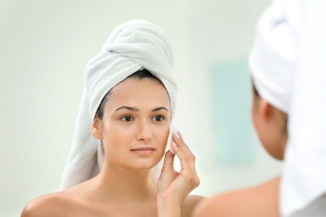 Ketahui Perawatan Kulit Berminyak yang Tepat - Alodokter