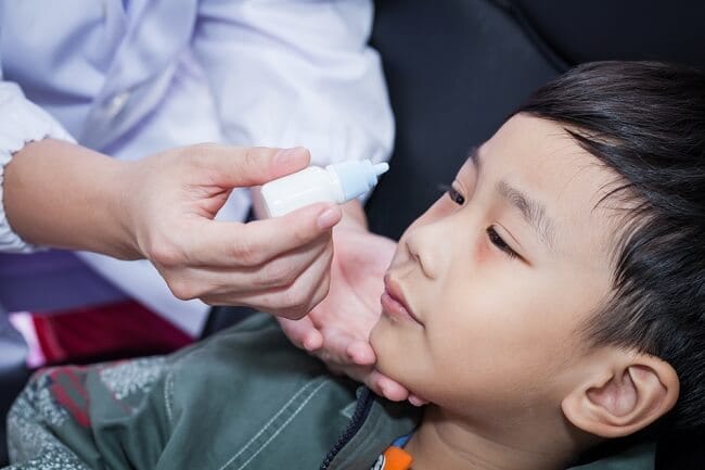 Pemeriksaan Oftalmoskopi pada Mata Dapat Mendeteksi Berbagai Penyakit - Alodokter