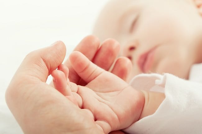 Amankah Penggunaan Hand Sanitizer pada Bayi? - Alodokter