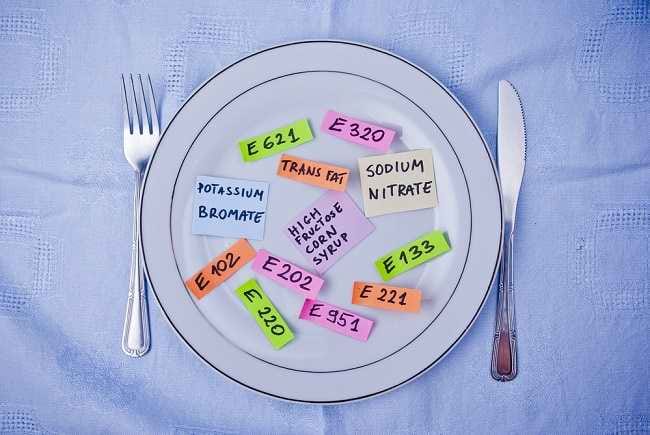 Jenis Zat Aditif pada Makanan, Kegunaan dan Efek Sampingnya - Alodokter