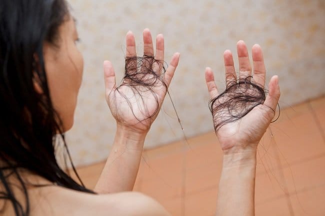 Intip Penyebab Rambut Rontok pada Ibu Menyusui - Alodokter