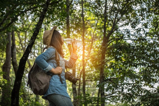 Memahami Air Mineral, Kandungan dan Bedanya dengan Air Putih Biasa - Alodokter
