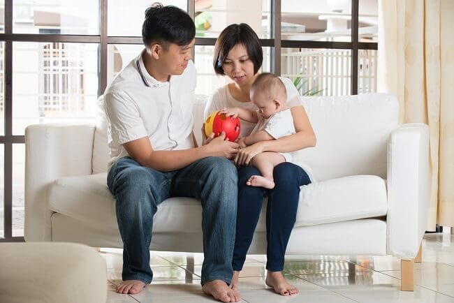 Cara Mudah Stimulasi Bayi yang Perlu Dipelajari Orang Tua - Alodokter