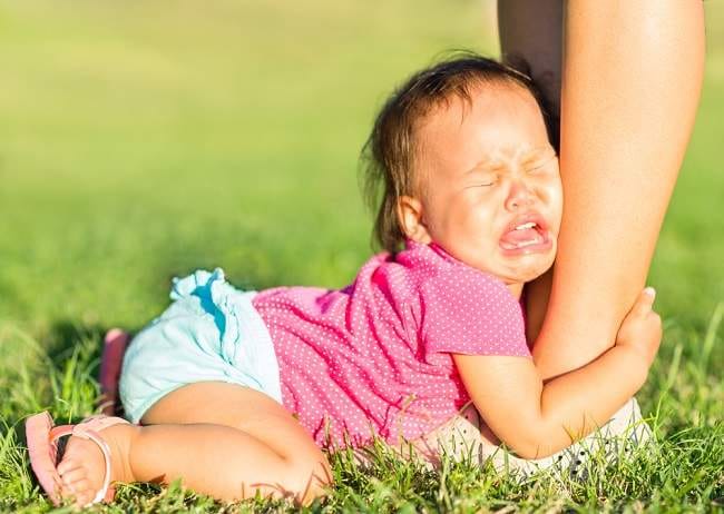 Ini Tips Mengatasi Anak yang Posesif - Alodokter