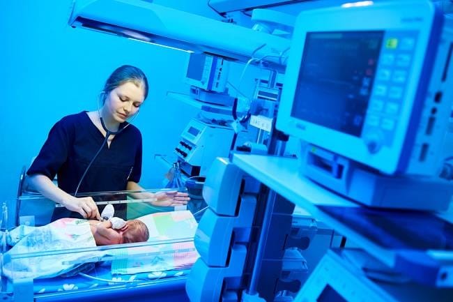 Mengenali Perbedaan NICU dan PICU - Alodokter