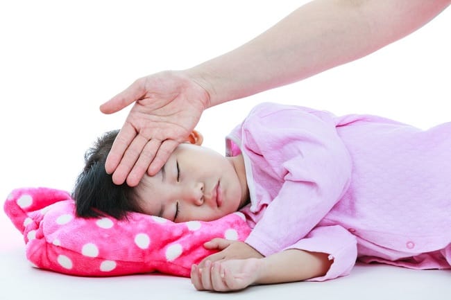 Cara Menurunkan Demam Anak dan Kapan Harus Waspada - Alodokter