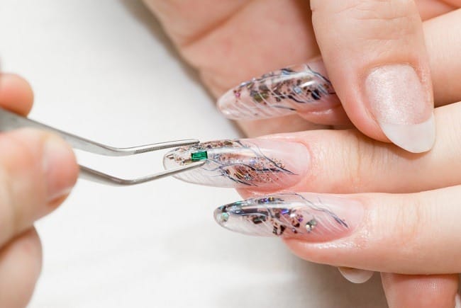 Hati-hati Risiko Infeksi Jamur Kuku di Balik Perawatan Kuku - Alodokter