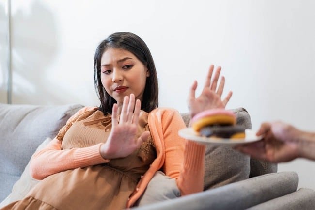 5 Makanan yang Harus Dihindari Selama Kehamilan - Alodokter