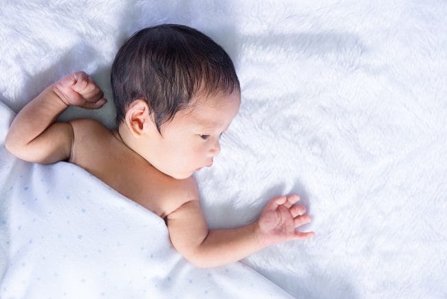 5 Penyebab Bayi Terbangun di Malam Hari - Alodokter