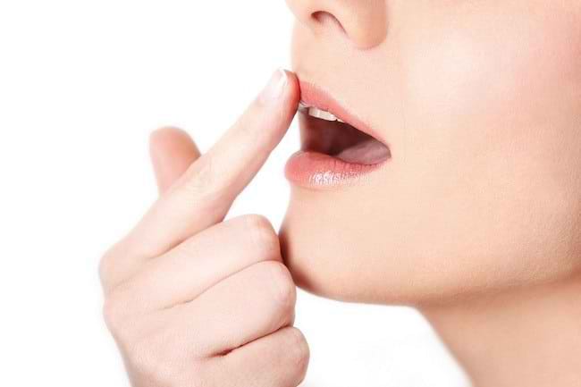 Perawatan Tepat untuk Kulit dan Bibir Kering selama Bulan Ramadhan - Alodokter