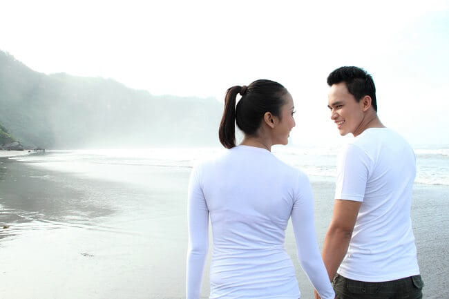 Benarkah Pasangan Menikah Lebih Sehat dan Bahagia daripada Lajang? - Alodokter