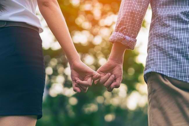 Friends with Benefits (FWB), Inilah Arti dan Risiko yang Dapat Terjadi - Alodokter