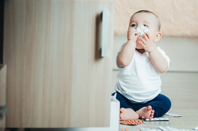 Gejala dan Penanganan Keracunan Obat pada Anak - Alodokter