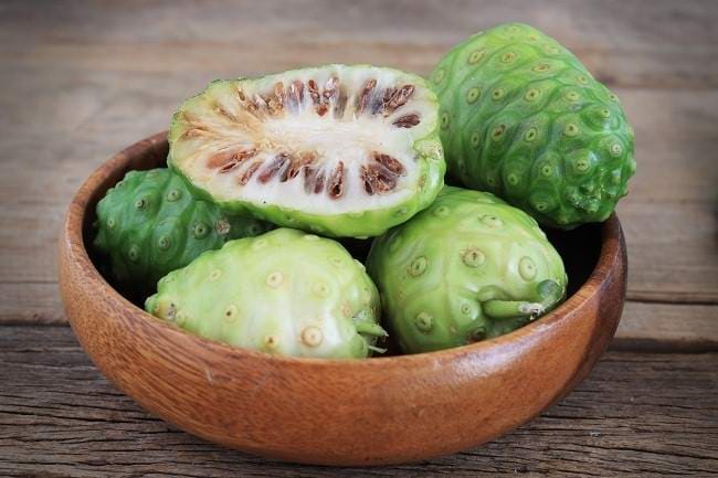 7 Manfaat Buah Mengkudu untuk Kesehatan - Alodokter