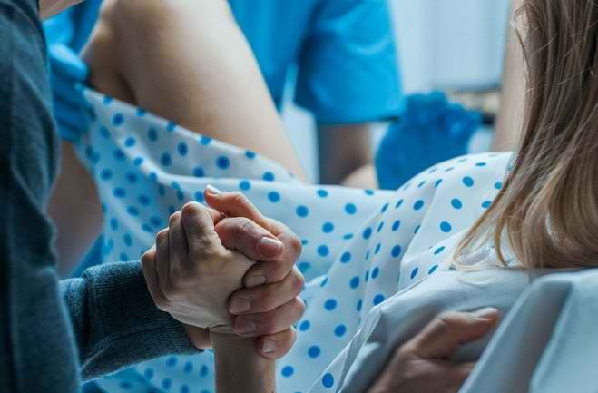 Manfaat Suami Mendampingi Istri Melahirkan - Alodokter