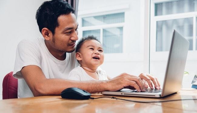 Jangan Stres, Ini Kiat Sukses WFH bagi Ayah - Alodokter