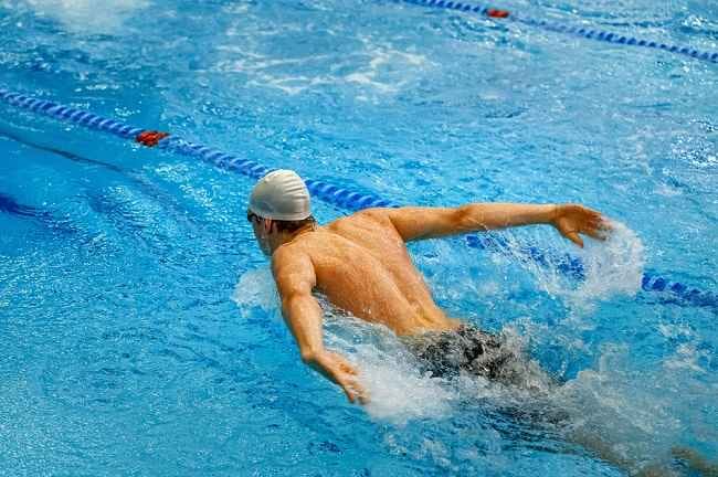 Memahami Teknik dan Manfaat Renang Gaya Kupu-Kupu - Alodokter