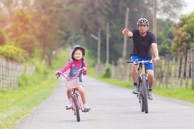 Peran Ayah dalam Mendidik Anak Perempuan - Alodokter