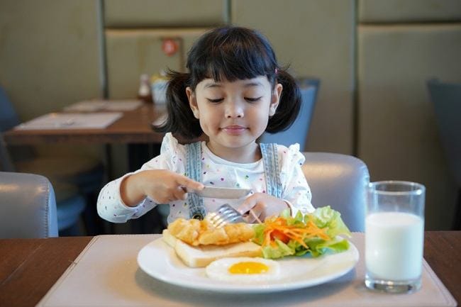 Bunda, Ketahui Sederet Makanan yang Mengandung Nutrisi Alami untuk Si Kecil di Sini - Alodokter
