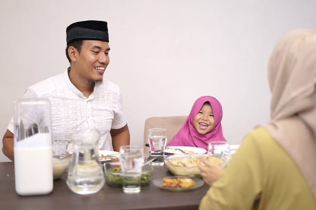 4 Manfaat Puasa bagi Anak dan Cara Mengajarkannya - Alodokter