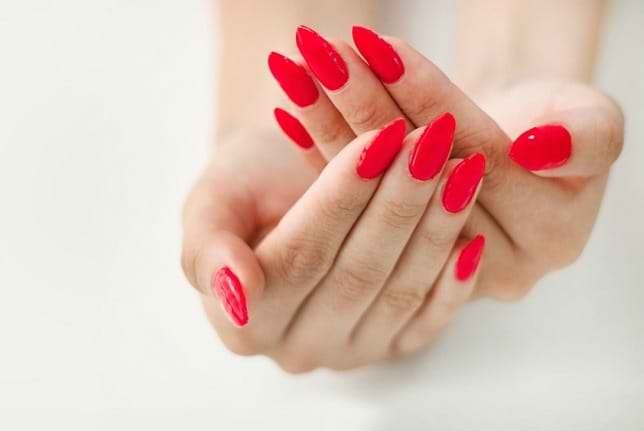 Kuku Palsu, Kenali Jenis, Risiko, dan Cara Aman Menggunakannya - Alodokter