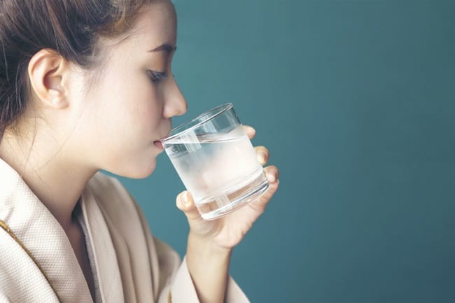 Benarkah Tidak Boleh Minum Air Dingin Saat Menstruasi? - Alodokter