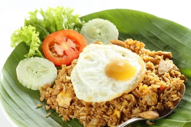 https://images.alodokter.com/dk0z4ums3/image/upload/v1625125198/attached_image/cara-lebih-sehat-membuat-nasi-goreng.jpg