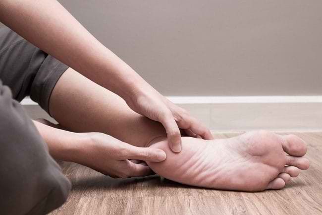 Redakan Nyeri Tumit Plantar Fasciitis dengan Gerakan Berikut Ini - Alodokter