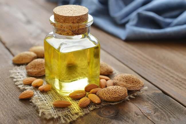 7 Manfaat Minyak Almond untuk Kecantikan - Alodokter