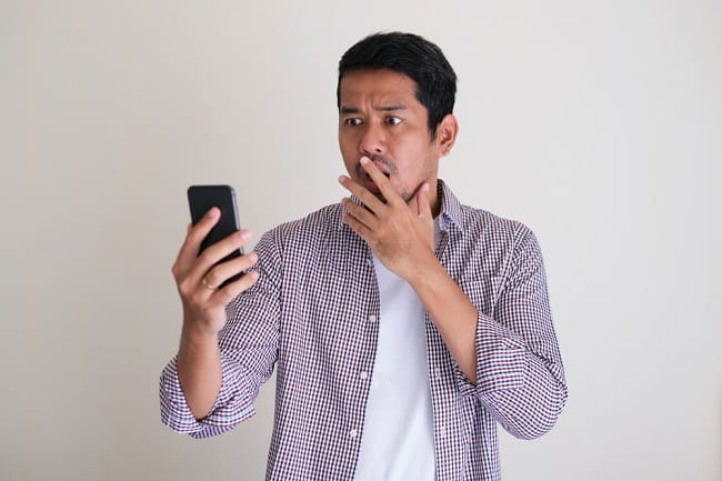 Mengenal Doomscrolling dan Bahaya yang Mengintai - Alodokter