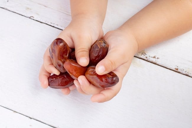 Kaya Nutrisi, Ini Manfaat Kurma untuk Anak - Alodokter