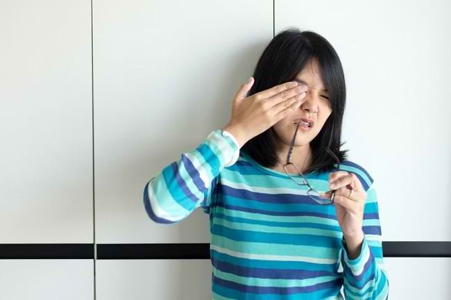 Kondisi yang Membutuhkan Obat Tetes Mata dan Cara Memilihnya - Alodokter