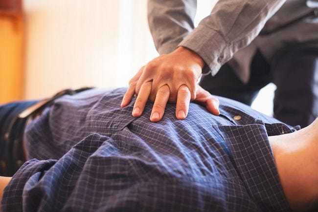 Resusitasi Jantung Paru dan Cara Tepat Melakukannya - Alodokter