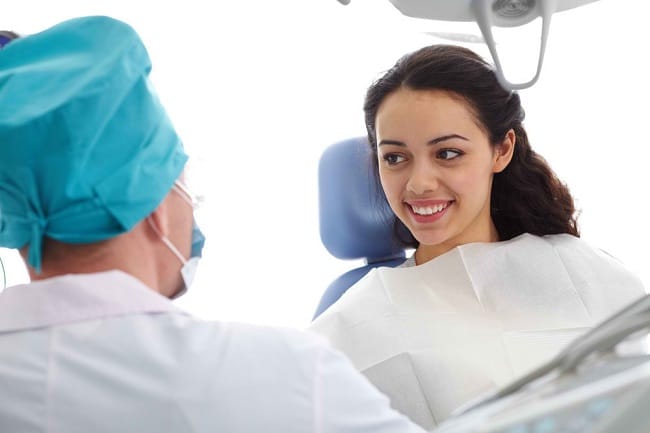 Jumlah Gigi Orang Dewasa dan Manfaat Merawatnya Sejak Dini - Alodokter