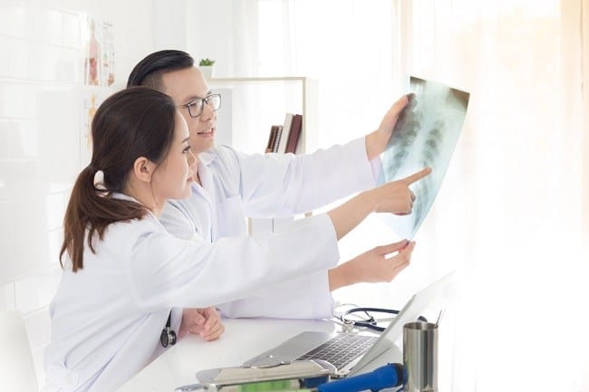 Mengenal Pneumonia pada Orang Dewasa dan Pencegahannya - Alodokter