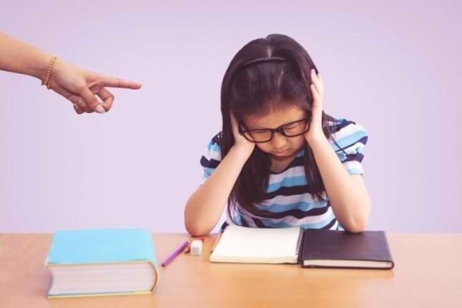 Seputar Pola Asuh Helikopter dan Dampak yang Ditimbulkan - Alodokter