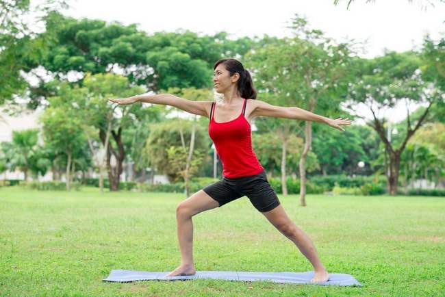 8 Cara Yoga yang Wajib Diketahui Pemula - Alodokter