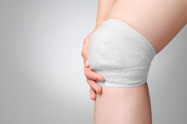 Perawatan Luka di Lutut yang Bisa Dilakukan di Rumah - Alodokter