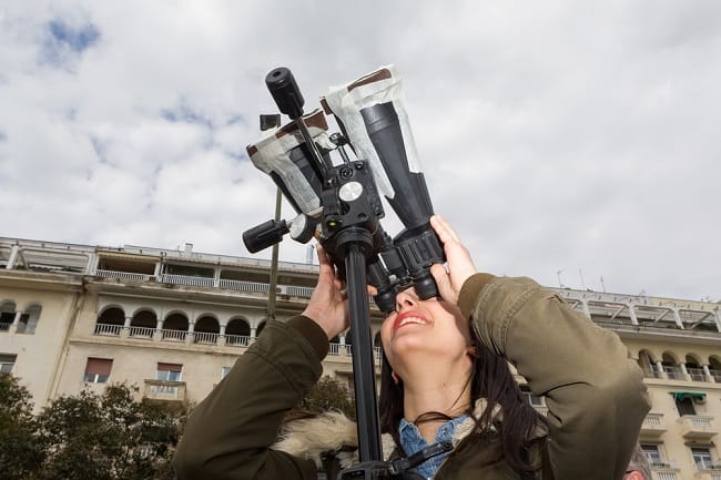 Bahaya Melihat Gerhana Matahari secara Langsung dan Cara Mencegahnya - Alodokter