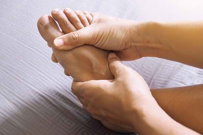 Kenali 6 Jenis Makanan Pantangan Asam Urat agar Terbebas dari Nyeri - Alodokter