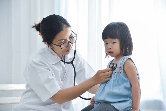 Jika Pilek Disertai Gejala ini, Segera Bawa Anak ke Dokter - Alodokter