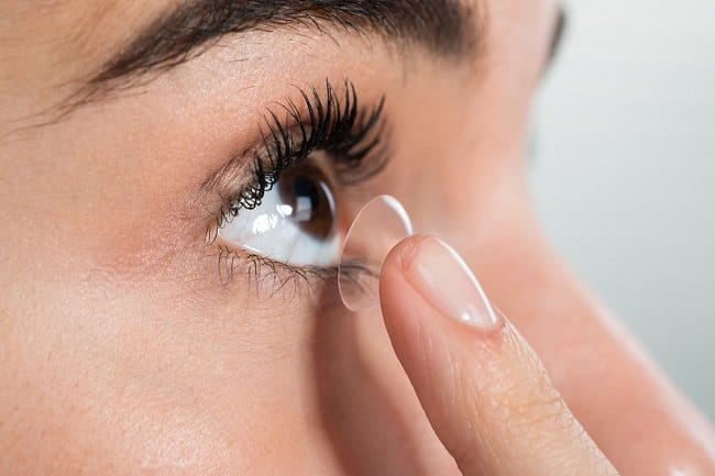Kenali Bahaya Softlens dan Cara Mencegahnya - Alodokter