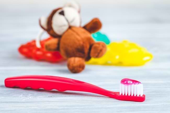 Tips Memilih Sikat dan Pasta Gigi untuk Anak - Alodokter