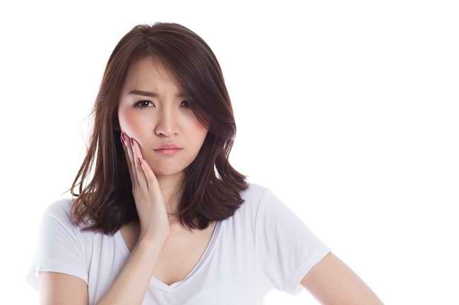 5 Cara Alami Mengatasi Gusi Bengkak karena Gigi Berlubang - Alodokter
