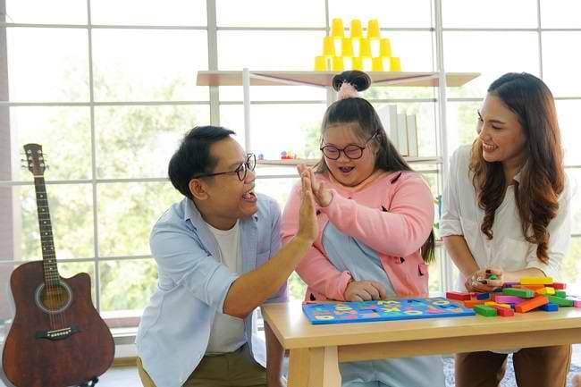 Cermat Memilih Mainan untuk Anak Berkebutuhan Khusus - Alodokter
