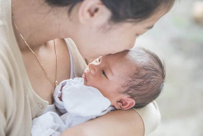 Berbagai Kandungan ASI yang Melindungi Bayi dari Penyakit - Alodokter