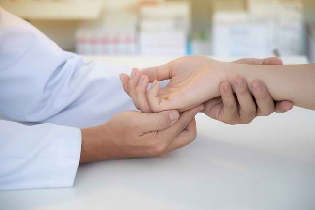 Mengenal Peran Dokter Reumatologi dan Penyakit yang Ditangani - Alodokter