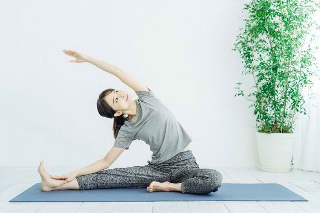 4 Gerakan Yoga Untuk Mengecilkan Perut - Alodokter