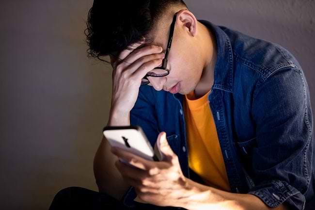 Ketahui Dampak Cyberbullying dan Cara Mengatasinya - Alodokter
