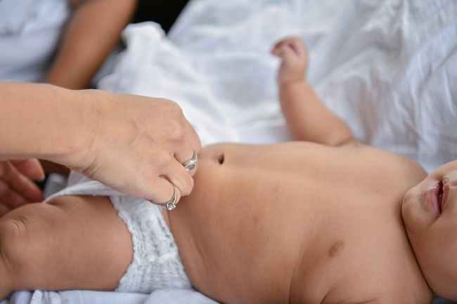 Bunda, Begini Cara Mengatasi Keputihan pada Bayi - Alodokter